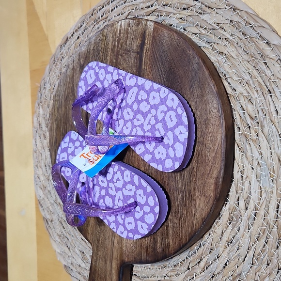 FLIP FLOPS - Picture 1 of 8